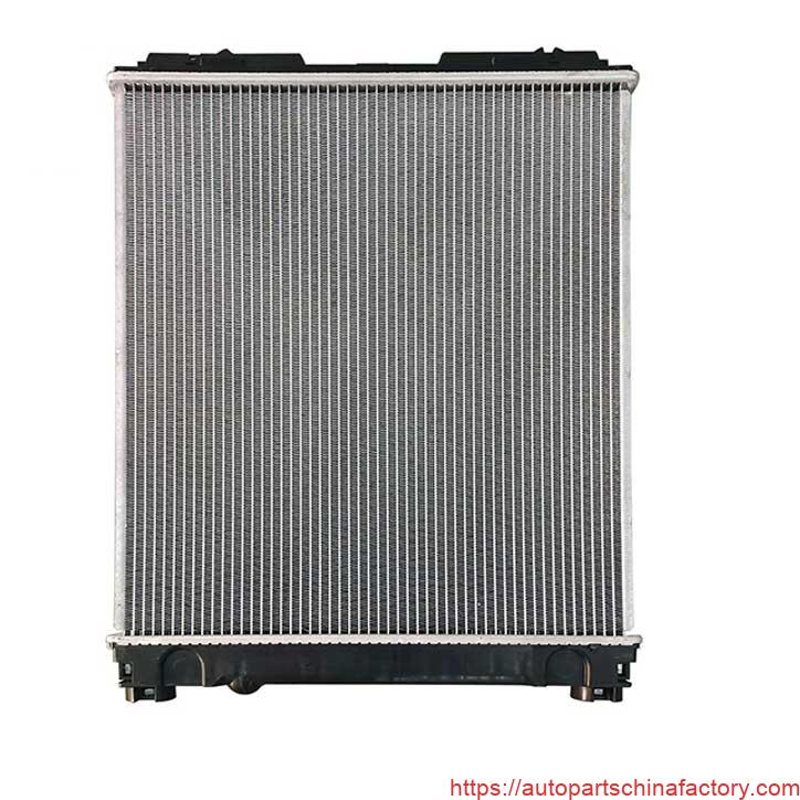 Rear view of heavy-duty truck radiator for Fuso Canter 4.7D Euro 5 manual transmission.