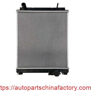 Front view of Mitsubishi Fuso Canter 4.7D Euro 5 radiator with high-density aluminum cooling fins.